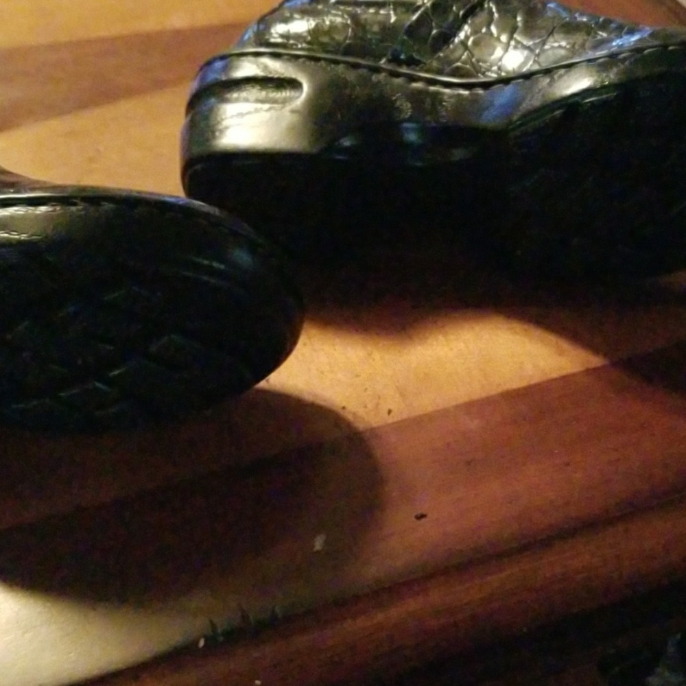 Shoes - Picture 2 of 5